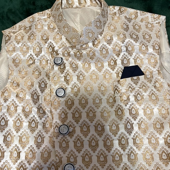 Art Brocade Silk Asymmetric Nehru Coat in Cream - Picture 3 of 4